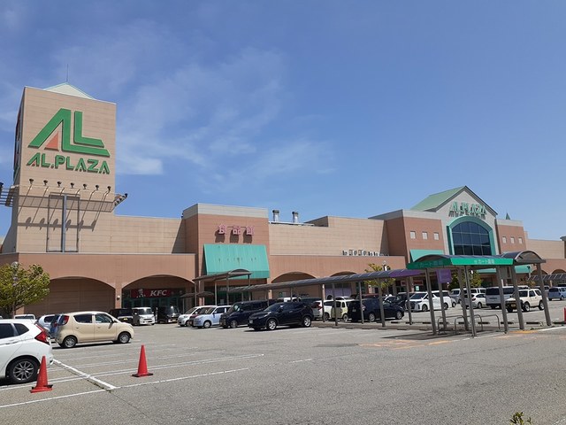 ショッピングセンター　アル・プラザ津幡（ショッピングセンター）まで2000m