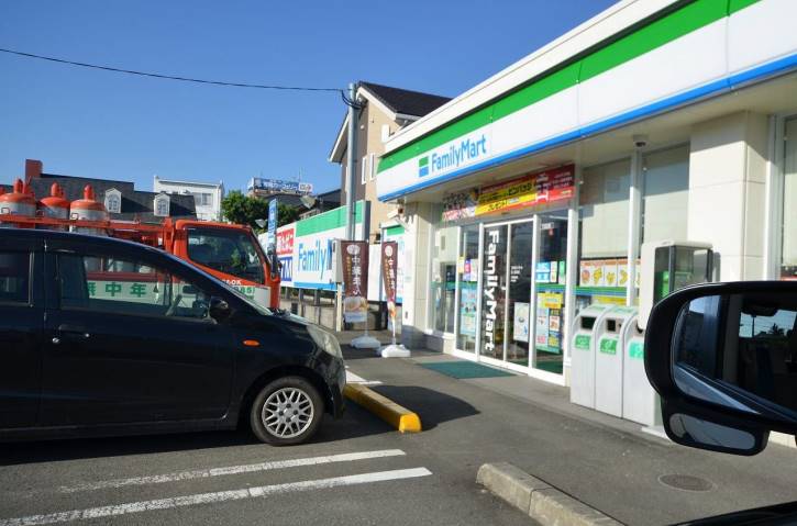 コンビニ　ファミリーマート日の出店（コンビニ）まで1200m