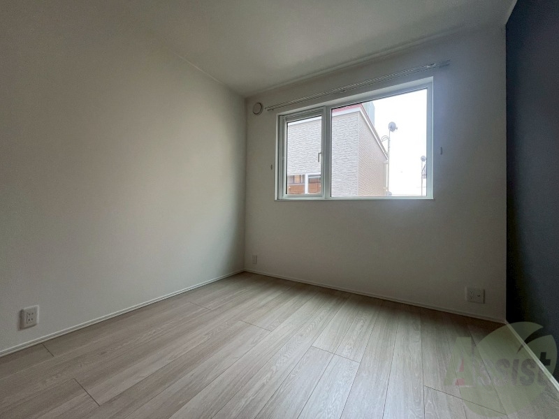 その他部屋・スペース　こちらのお部屋は光が差し込む、温かみのあるお部屋です。