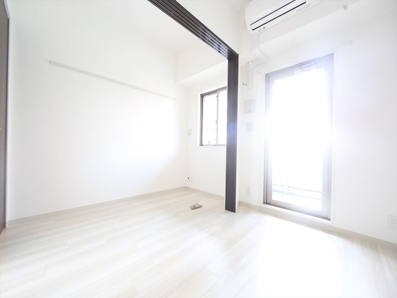 バルコニー　ＤＫ6.5帖　洋室2.5帖　エアコン完備　バルコニー