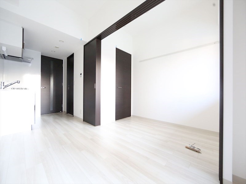 居室・リビング　ＤＫ6.5帖　洋室2.5帖　つなげても仕切っても使えます