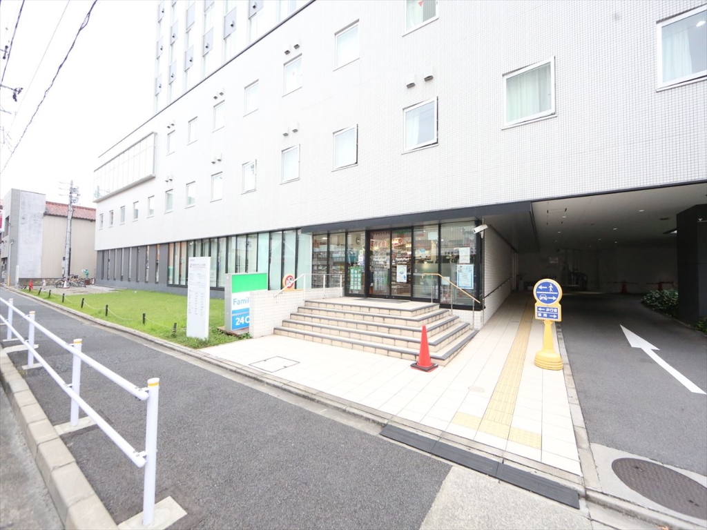 コンビニ　ファミリーマート　ばんたね病院店（コンビニ）まで230m