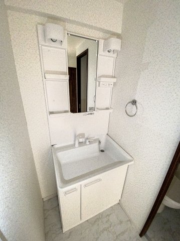 洗面設備　※同建物ほかのお部屋の写真です。
