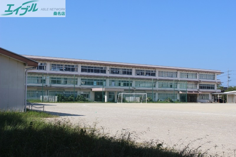 中学校　桑名市立成徳中学校（中学校）まで1997m
