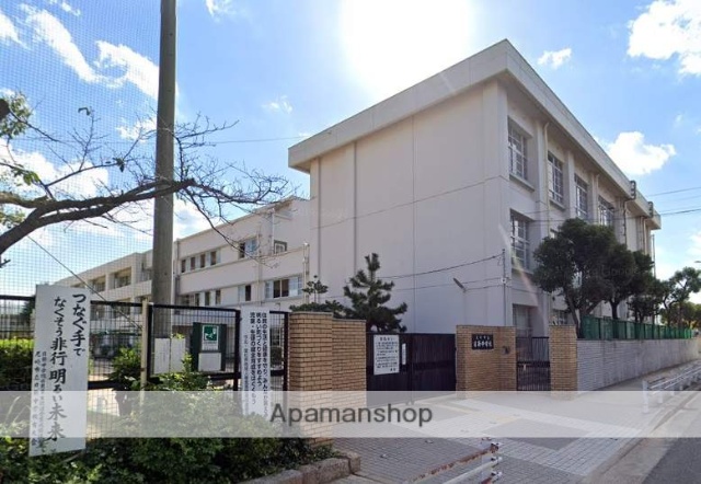 中学校　尼崎市立中学校日新中学校（中学校）まで331m