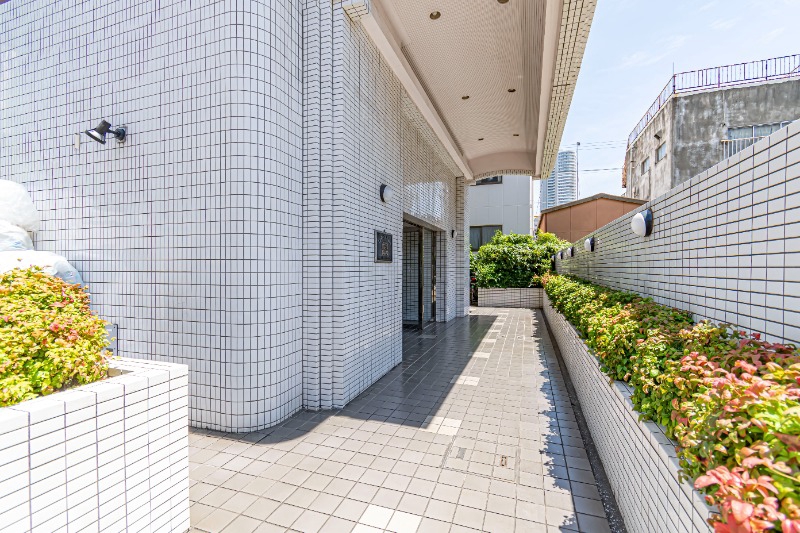 エントランス　防犯カメラ