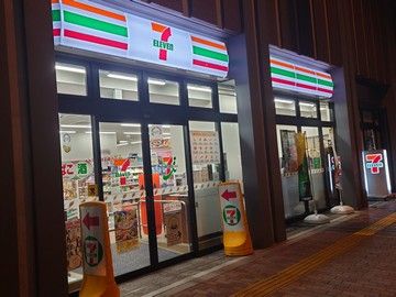 コンビニ　セブンイレブン 文京伝通院前店（コンビニ）まで7m