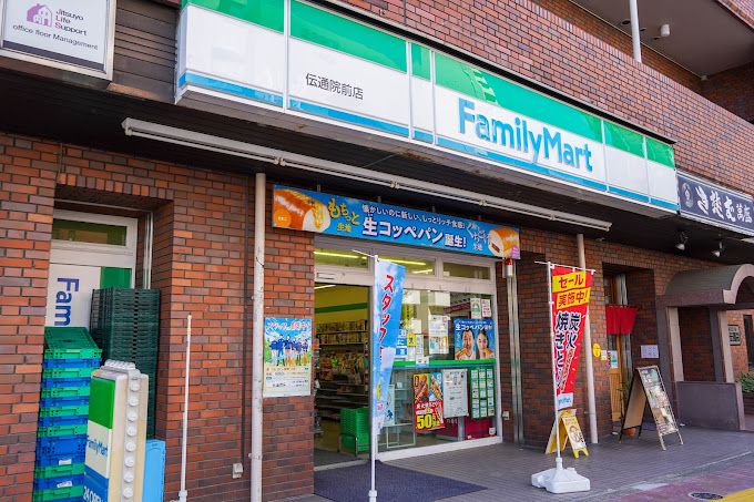 コンビニ　ファミリーマート 伝通院前店（コンビニ）まで61m