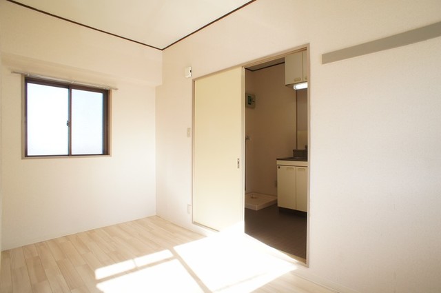 その他部屋・スペース　白を基調とした室内でお部屋を明るく演出してくれます！