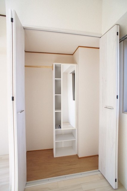 収納　増えがちな荷物をスッキリ収納できる大きめクローゼットです♪