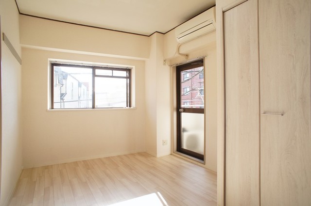 居室・リビング　南に面した洋室は採光・通風に優れた心地よい空間です！