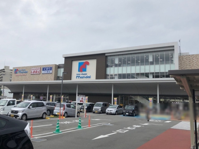 スーパー　万代上野芝店（スーパー）まで410m