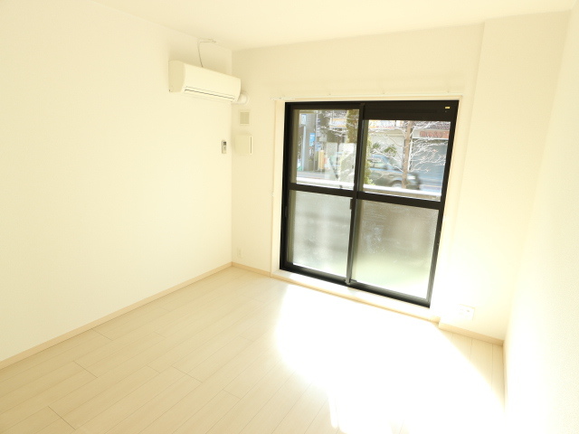 居室・リビング　※写真は他号室です