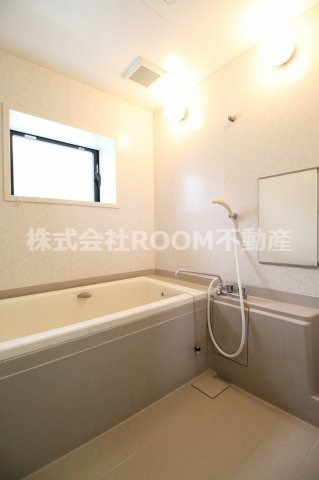 バス・シャワールーム　コンパクトで使いやすいお風呂です