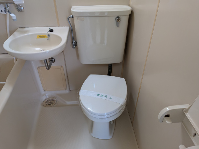 トイレ　写真は他の部屋の参考写真になります