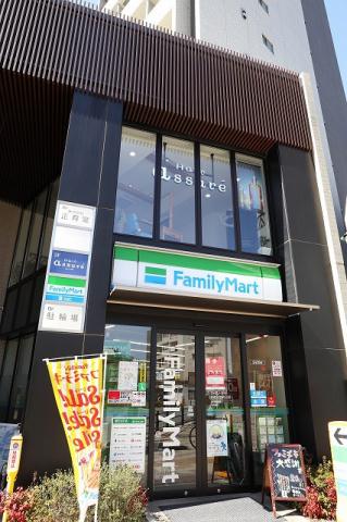 コンビニ　ファミリーマート（コンビニ）まで301m