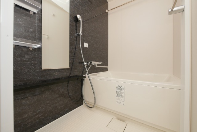 バス・シャワールーム　コンパクトで使いやすいお風呂です