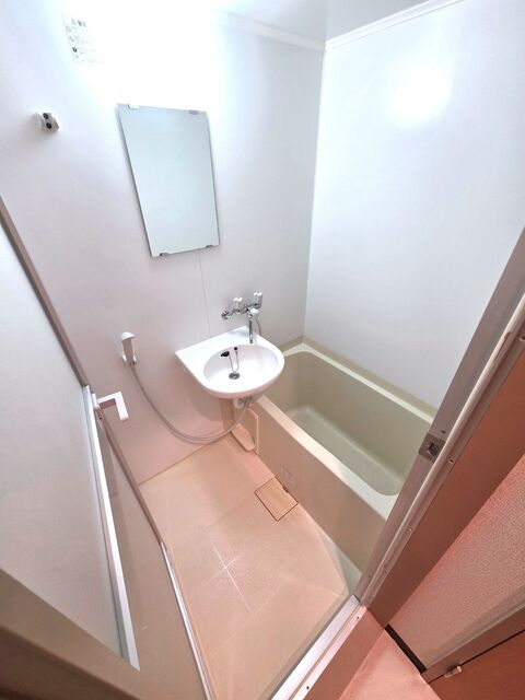 バス・シャワールーム　◆うれしいバス・トイレ別のバスルーム◆