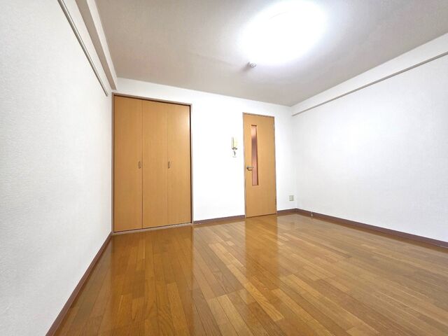 居室・リビング　◆クローゼット付き・ゆとりある８帖の洋室◆