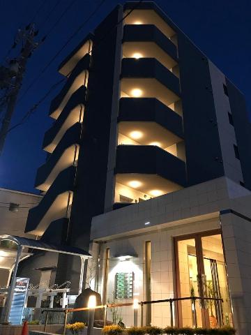 建物外観　外観写真（夜）