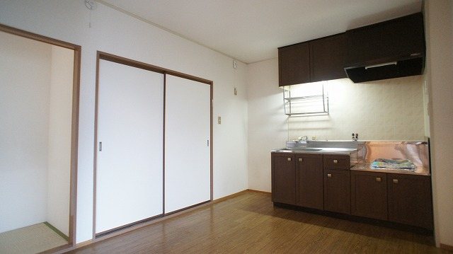 居室・リビング　同物件別号室(A203号)の室内写真となります！