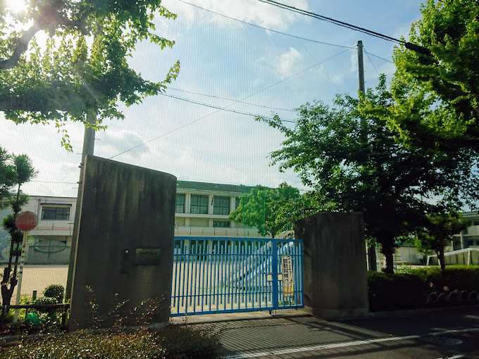 小学校　京都市立衣笠小学校（小学校）まで560m