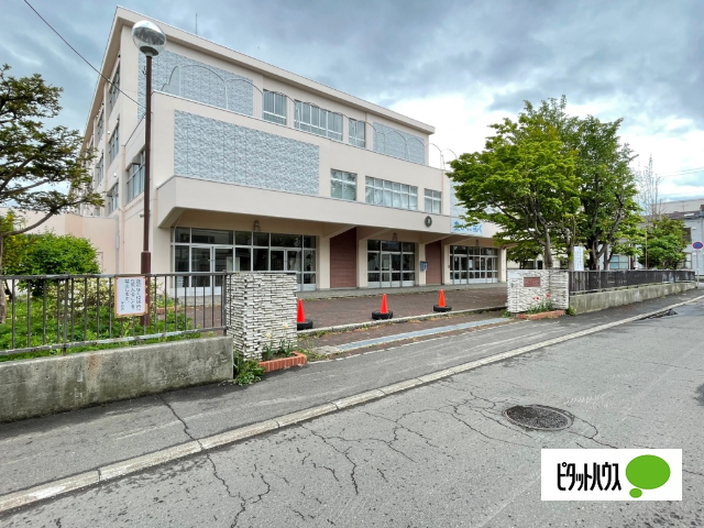 中学校　札幌市立北陽中学校（中学校）まで799m