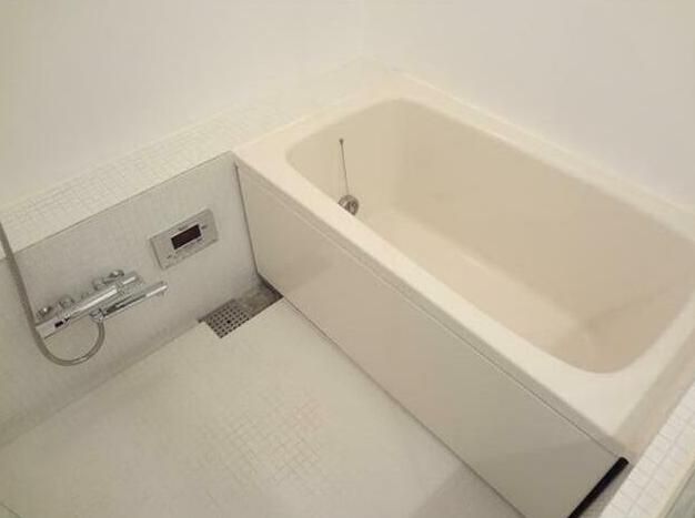 バス・シャワールーム　コンパクトで使いやすいお風呂です