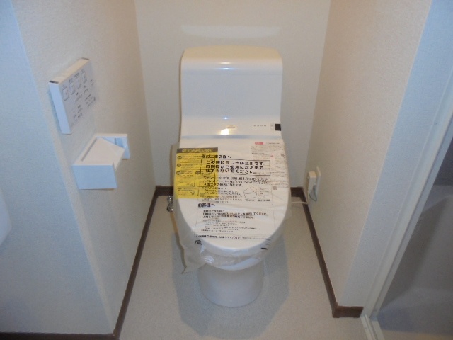 トイレ　温水洗浄便座付き♪