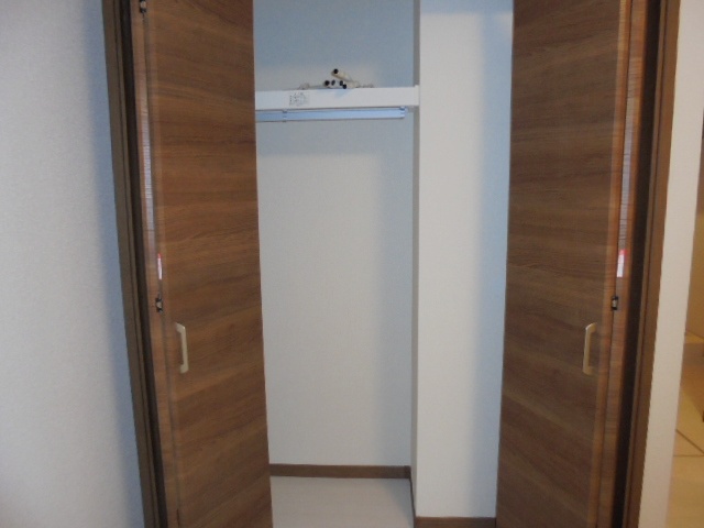 収納　ハンガーラック付き♪