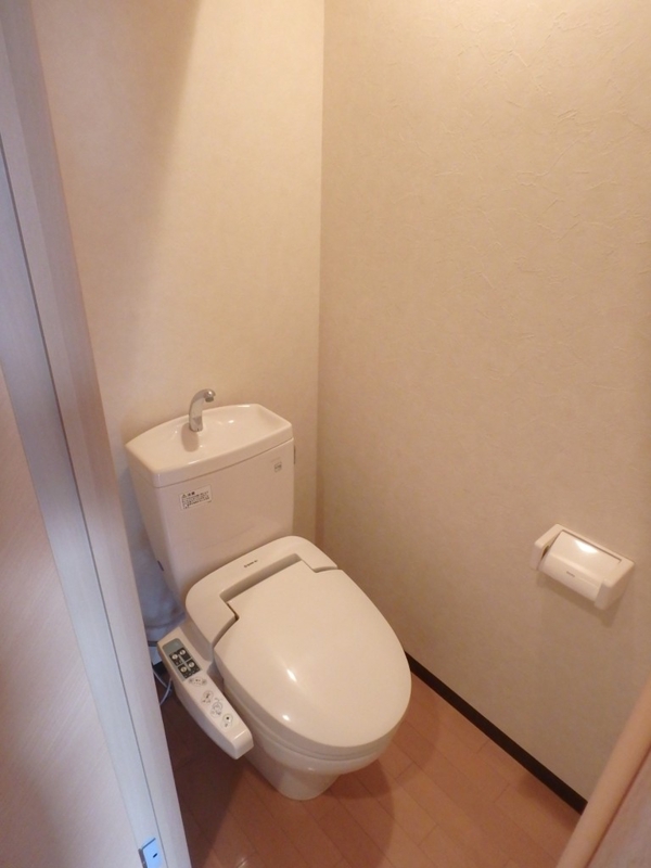 トイレ　もちろんウォシュレットも完備です。
