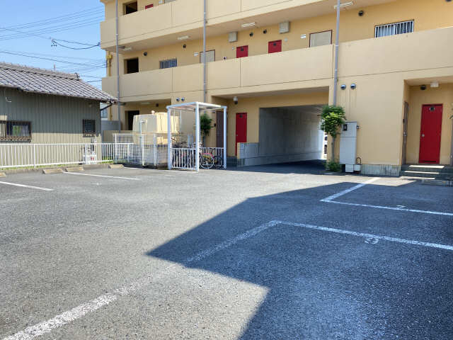 駐車場　建物北側