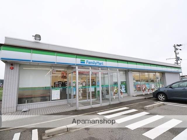 コンビニ　ファミリーマート（コンビニ）まで893m