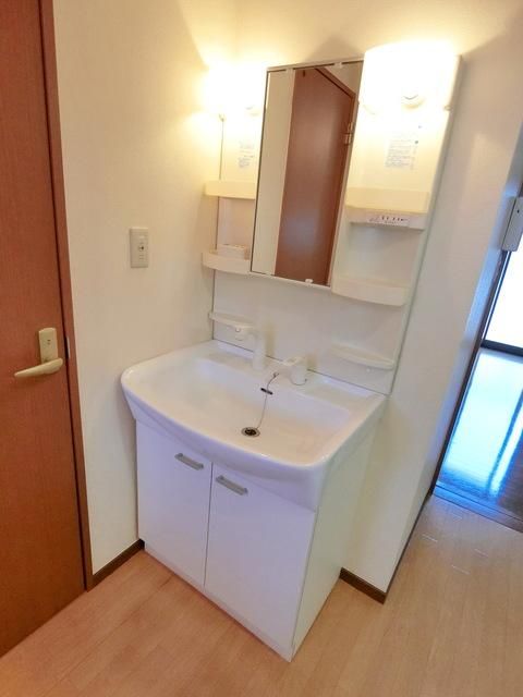 洗面設備　♪朝・晩の強い味方、シャンプードレッサー付き♪