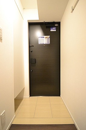 玄関　弊社は全物件が仲介手数料半月分でご紹介可能です。