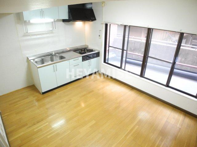 キッチン　※類似間取りの別のお部屋の画像です※現況を優先します