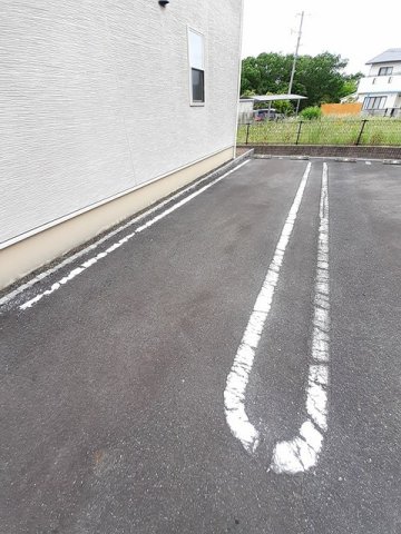 駐車場　駐車場があるので、車を買う予定の方も安心です