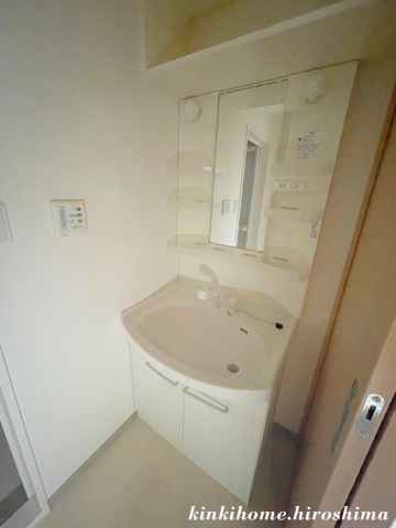 洗面設備　写真は別のお部屋です。※現況を優先します