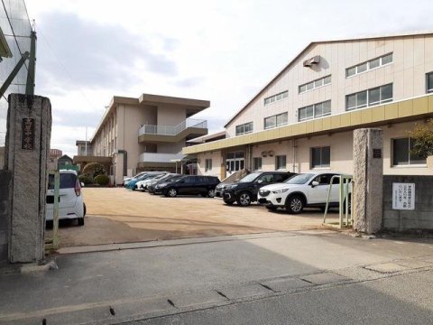 中学校　井原市立高屋中学校（中学校）まで615m
