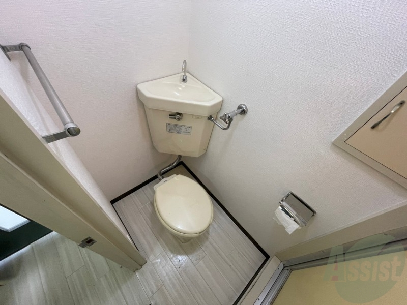 トイレ　こちらはトイレです。清潔感があり、安心して使用できます。