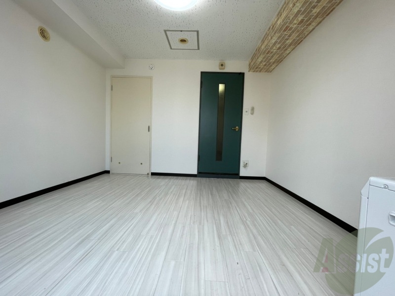 その他部屋・スペース　木目のフローリングが落ち着くお部屋ですね。