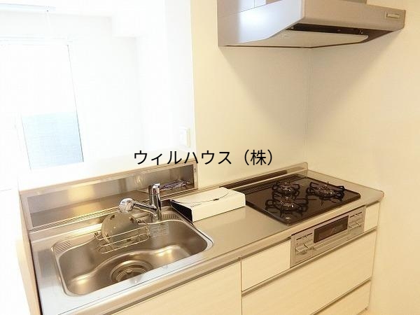 キッチン　３口コンロ付きシステムキッチン！