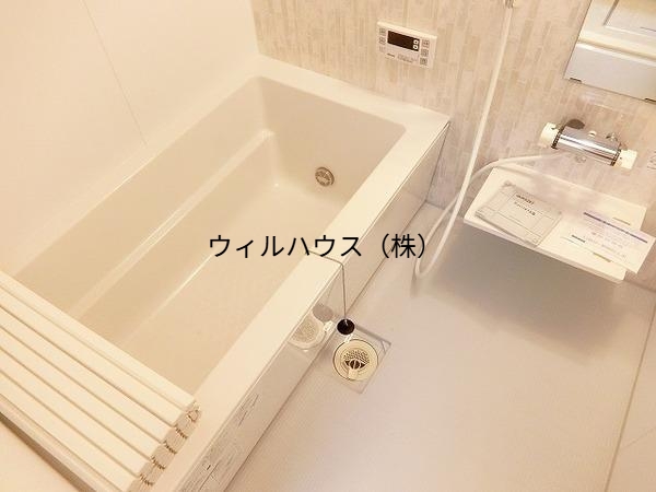 バス・シャワールーム　浴室乾燥機、追焚機能付の広々バスルーム！
