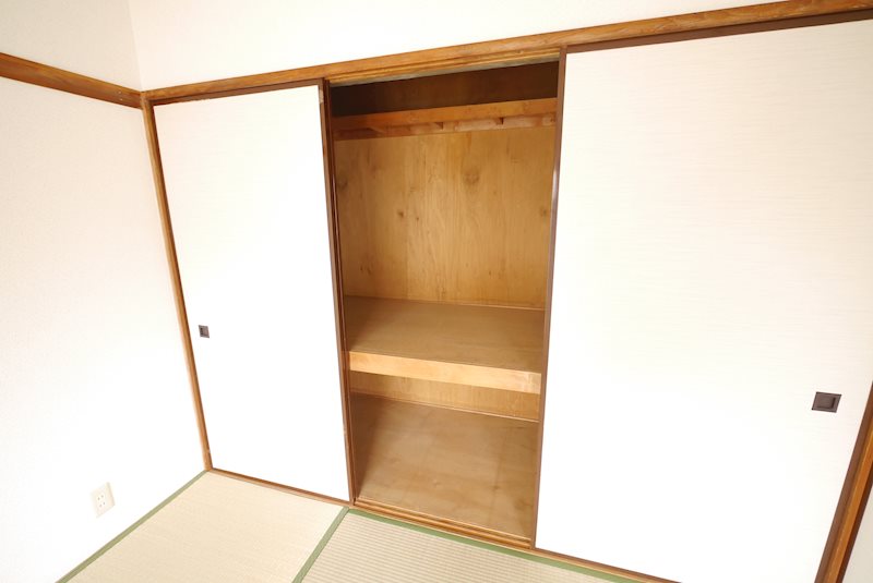 収納　押入