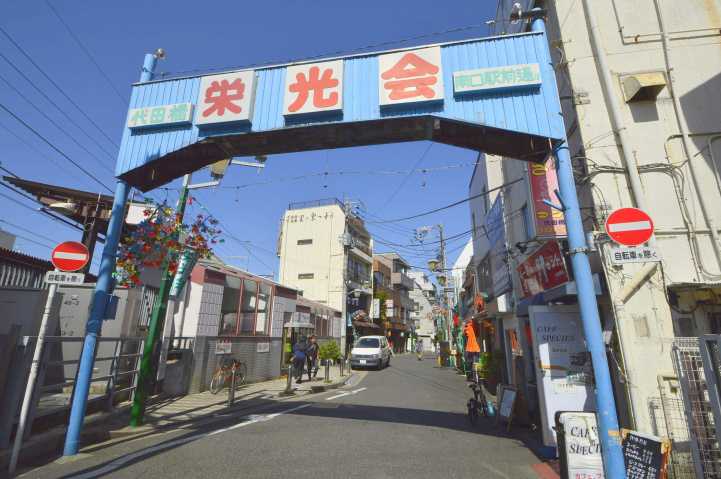 コンビニ　ファミリーマート（コンビニ）まで922m
