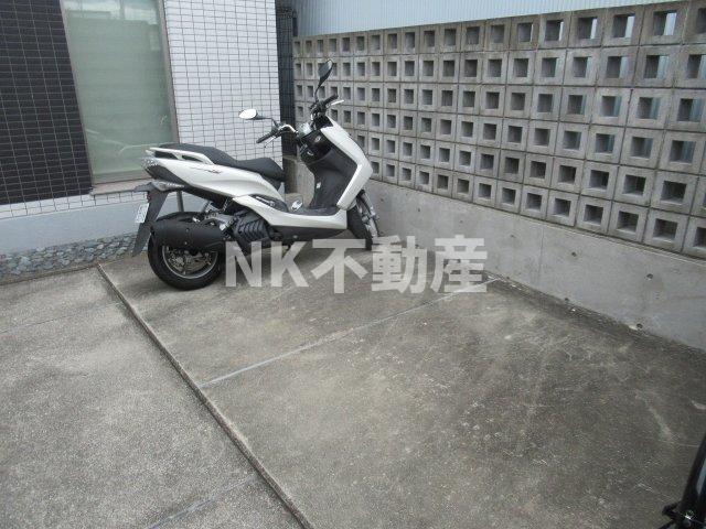 駐車場　バイク置き場、空きはご確認下さい