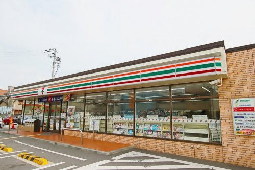 コンビニ　セブン-イレブン東大阪小若江４丁目店（コンビニ）まで52m
