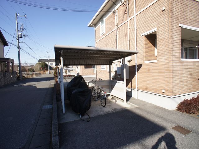 その他共有部分　屋根付きの駐輪場があります♪