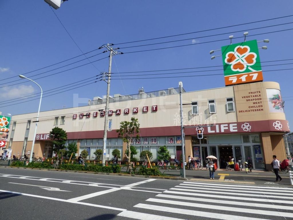 スーパー　ライフ六町駅前店（スーパー）まで520m