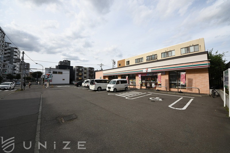 コンビニ　セブンイレブン札幌豊平2条8丁目店（コンビニ）まで116m
